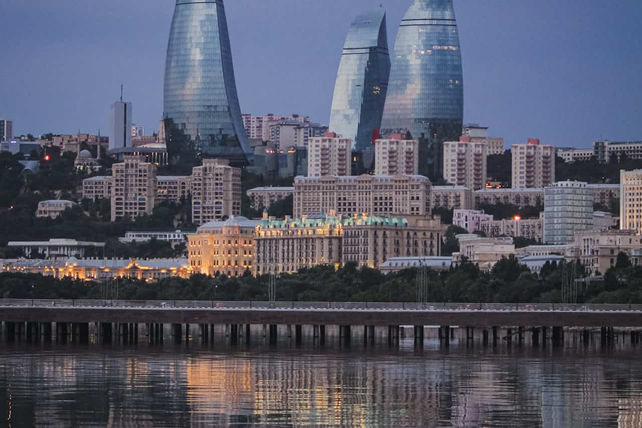 كل ما يهمك عن السياحة في أذربيجان - Sky Life Holidays - سكاي لايف للعطلات أبراج اللهب في باكو