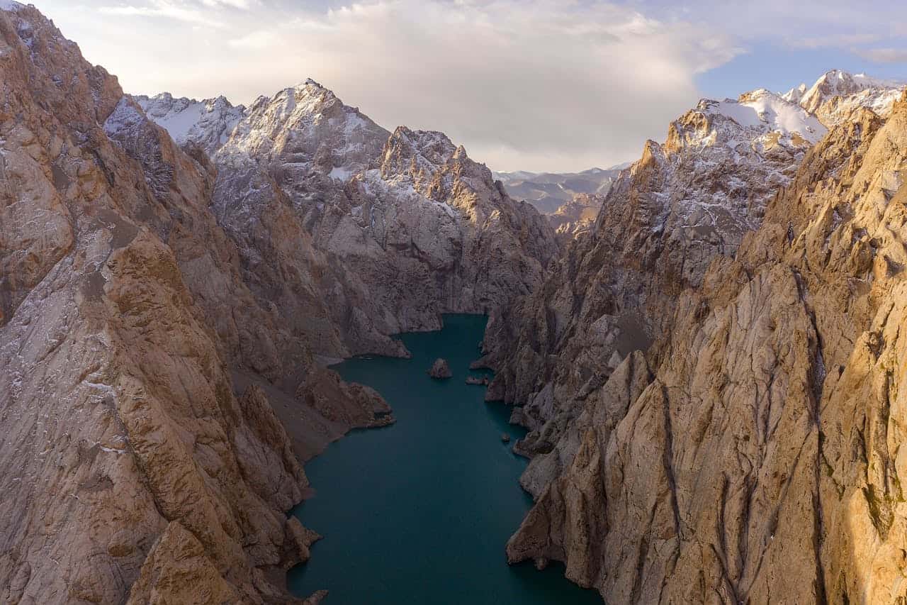 دليل السياحة في قيرغستان - Sky Life Holidays - سكاي لايف للعطلات بحيرة في قيرغيزستان