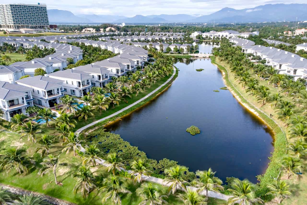 دليل السياحة في فيتنام - Sky Life Holidays - سكاي لايف للعطلات مباني سياحية في فيتنام