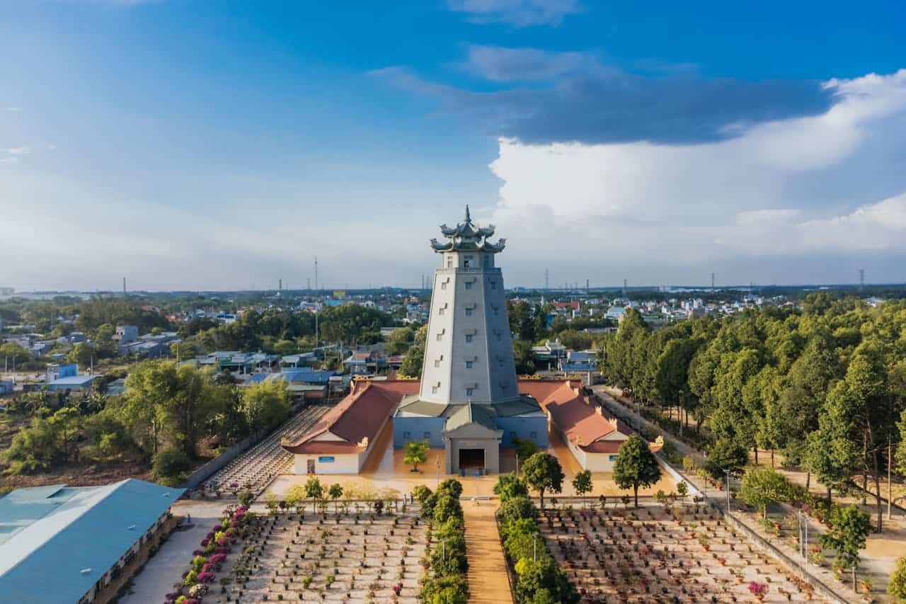 دليل السياحة في فيتنام - Sky Life Holidays - سكاي لايف للعطلات منارة فونج تاو فيتنام