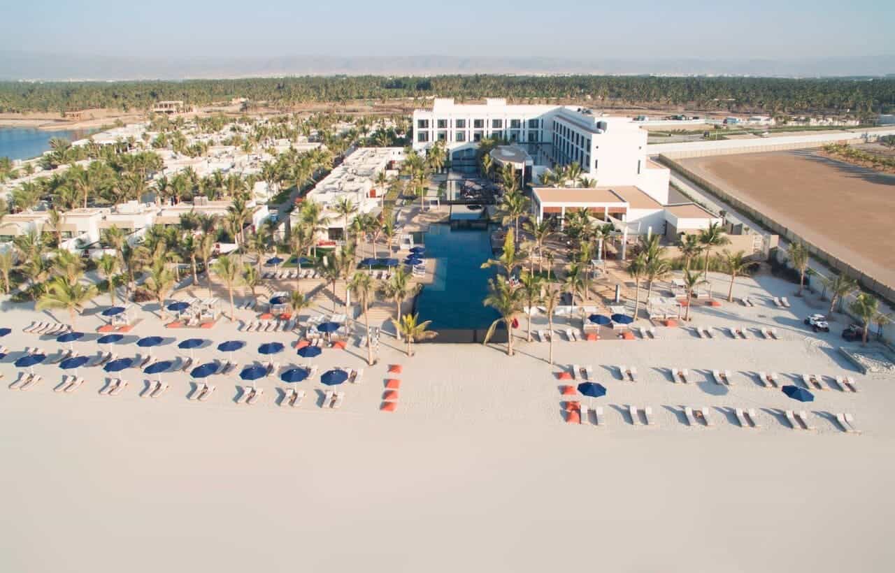 السياحة في صلالة.. رحلة بين الشواطئ الجذابة والكهوف العجيبة - Sky Life Holidays - سكاي لايف للعطلات منتجع البليد صلالة