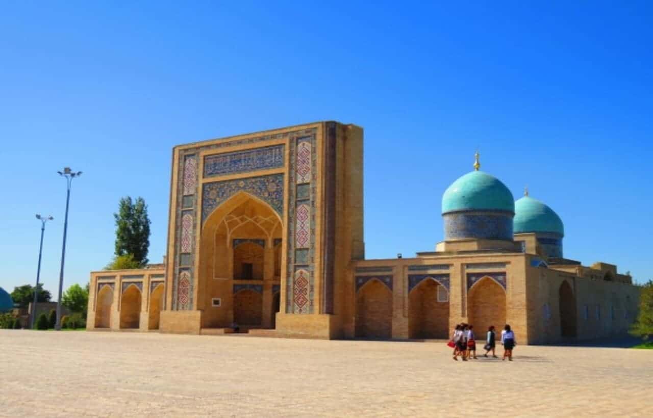 السياحة في اوزبكستان.. رحلة عبر الزمن إلى قلب الحضارة العريقة - Sky Life Holidays - سكاي لايف للعطلات مدرسة بارك خان