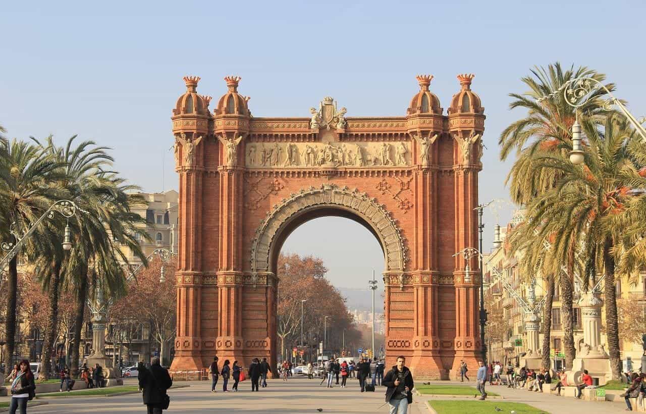 اكثر مدينة سياحية في العالم.. 18 وجهة أحلامك المدينة الأكثر سحرا - Sky Life Holidays - سكاي لايف للعطلات إسبانيا
