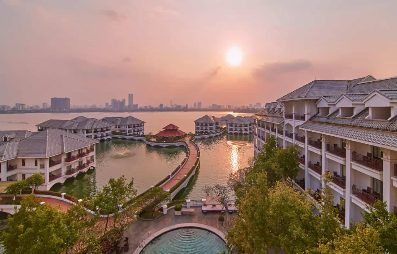 فيتنام: جنة الطبيعة والمغامرات التي تنتظرك لاستكشافها - Sky Life Holidays - سكاي لايف للعطلات فندق إنتركونتننتال هانوي يستليك