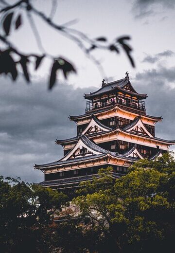 himeji castle cloudy day 410324 129 - اكتشف وجهات جديدة
