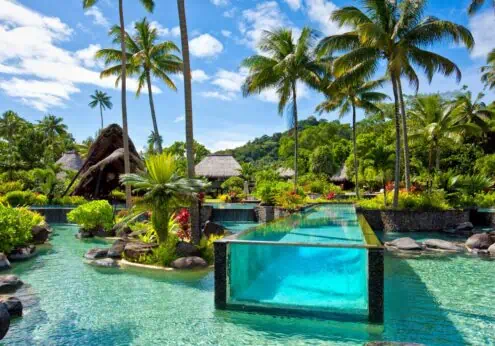 Maldives - Sky Life Holidays - سكاي لايف للعطلات COMO Laucala Island Piscine verre Luxe Wellness Club - Maldives