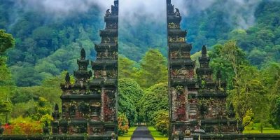 bali gates 1 - اكتشف وجهات جديدة